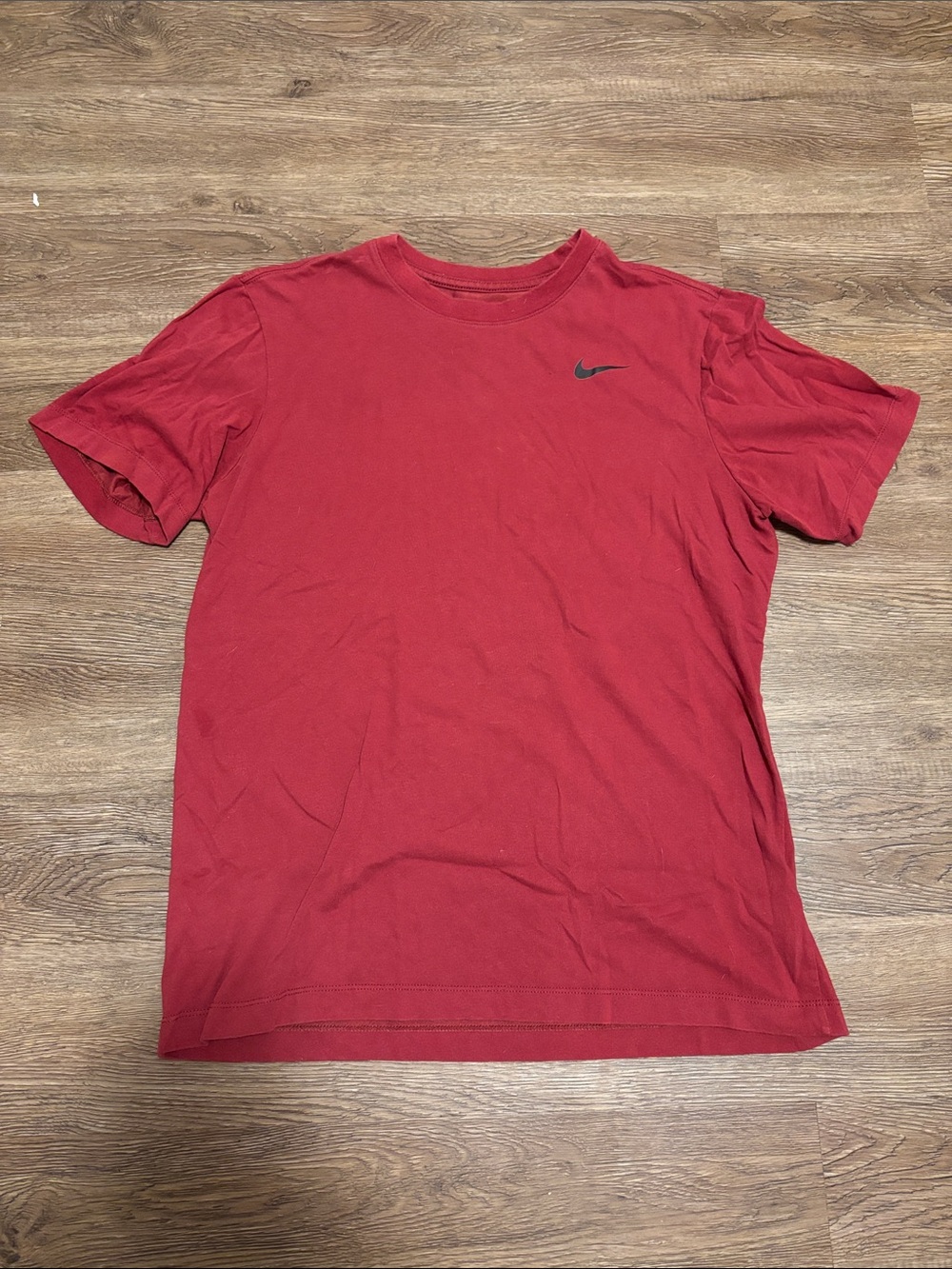 men’s red nike t shirt